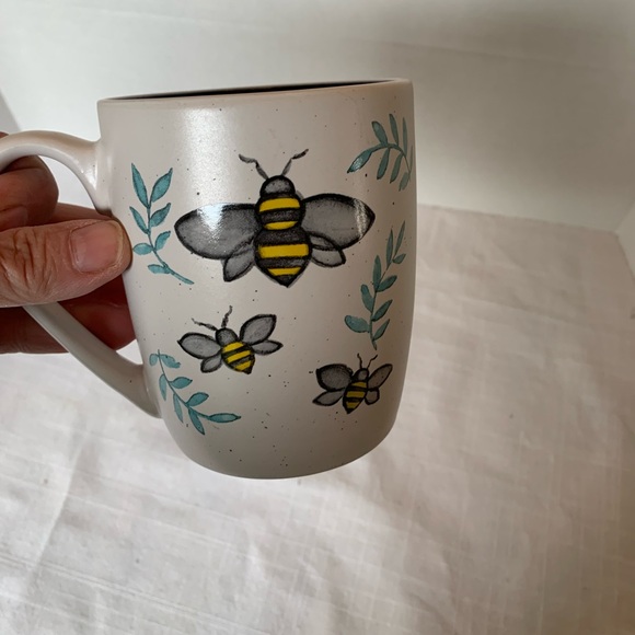 HEARTLAND HIVE| Busy Bee Mug 🐝 - Picture 5 of 9